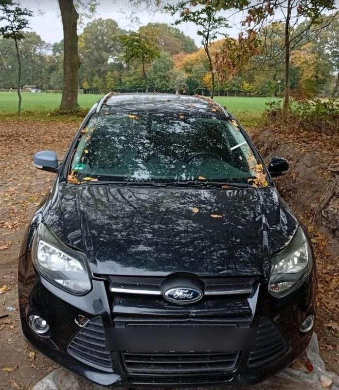 Schwarz Gebraucht 2012 Ford Focus Kombi | 1.150 € (Superpreis) - Bild 1/2