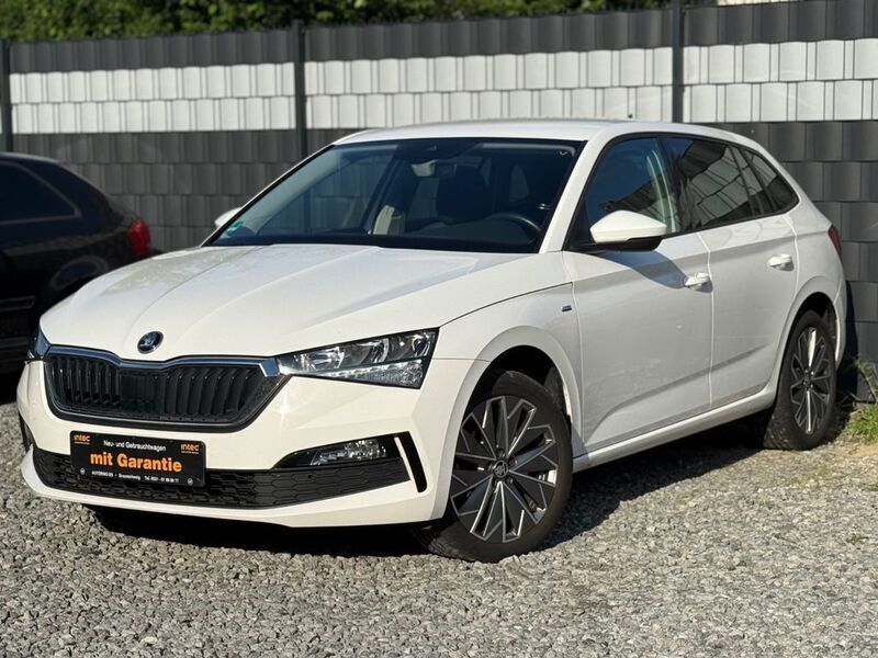 Weiß Gebraucht 2022 Skoda Scala Clever Kleinwagen | 14.750 € (Fairer Preis) - Bild 1/4