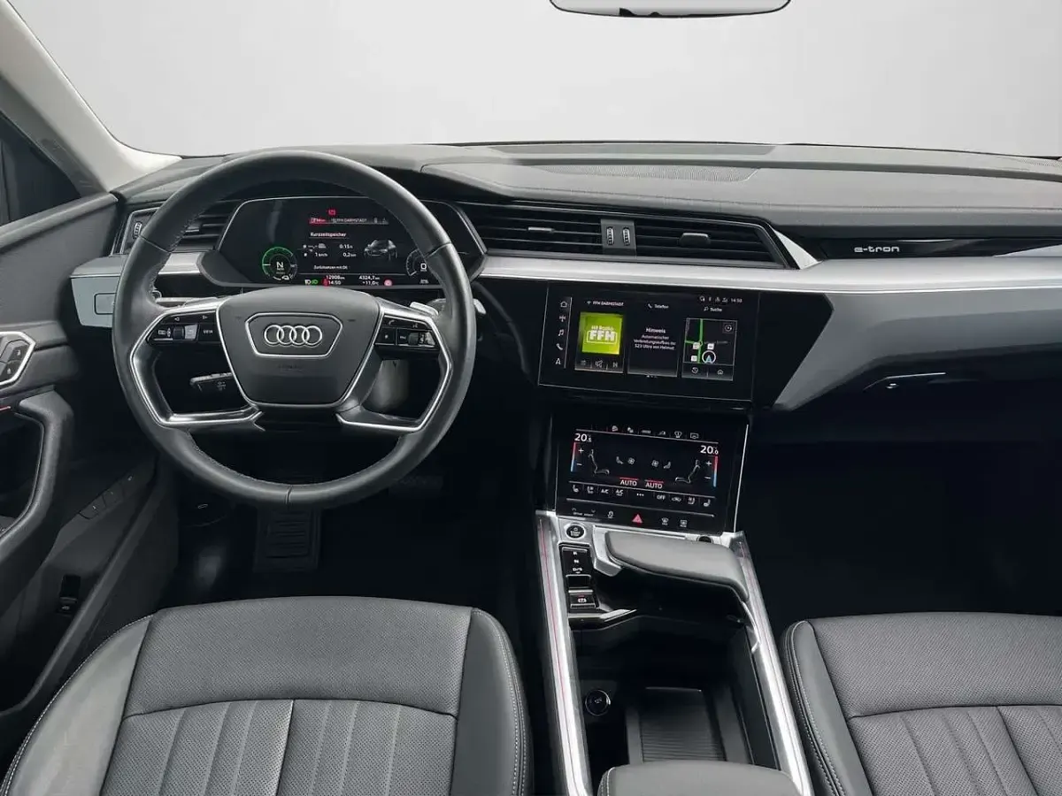 Gebraucht Audi Q8 e-tron S-Line 300 kW (408 PS) 2023 Madeirabraun metallic SUV