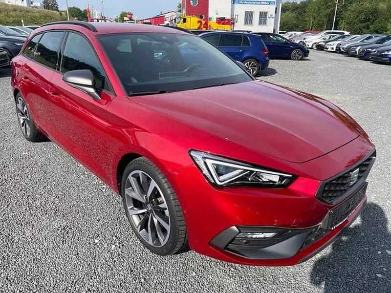 Rot Gebraucht 2023 Seat Leon Limousine | 27.880 € (Teuer) - Bild 1/4