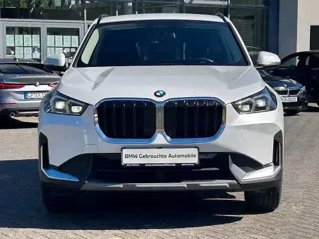 Gebraucht BMW X1 Shadowline 136 PS (100 kW) 2023 Mineralweiss metallic SUV