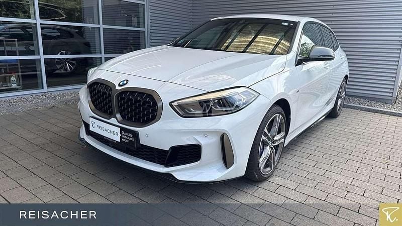Alpinweiß uni Gebraucht 2024 BMW 135 Kleinwagen | 37.349 € (Guter Preis) - Bild 1/4