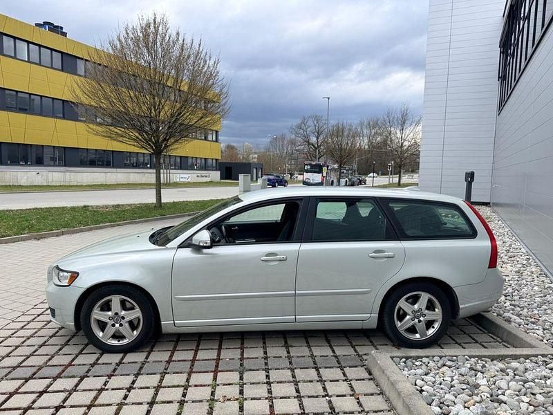 Gebraucht Volvo V50 Business Edition 177 PS (130 kW) 2011 Weiß Kombi