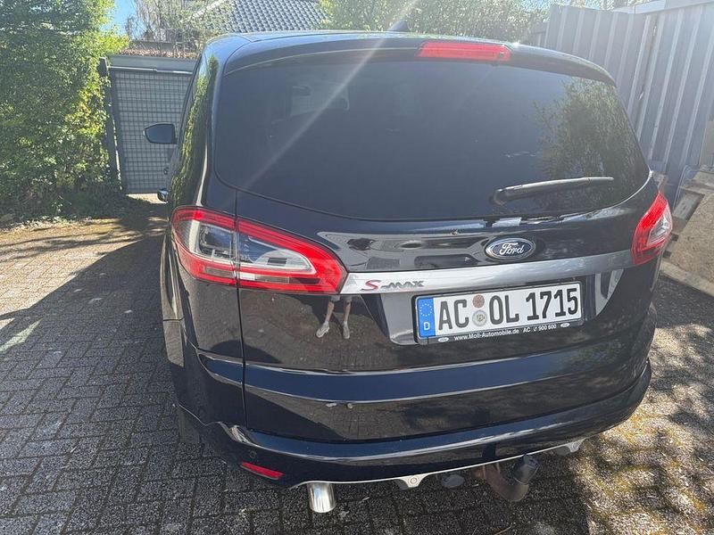 Gebraucht Ford S-MAX Titanium 140 PS (102 kW) 2015 Schwarz Van / Kleinbus
