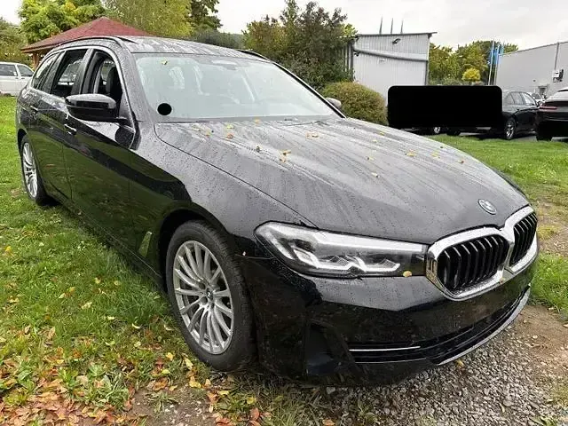 Gebraucht BMW 530e 292 PS (214 kW) 2022 Schwarz ii/bonnet fluid black Kombi