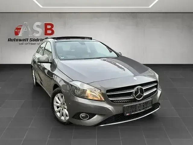 Gebraucht Mercedes A180 109 PS (80 kW) 2014 Grau Limousine