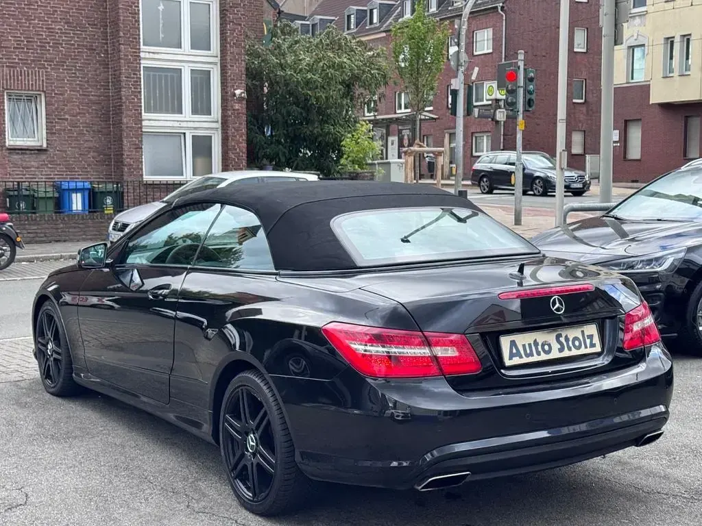 Używany Mercedes E500 AMG 408 KM (300 kW) 2011 Czarny Kabriolet