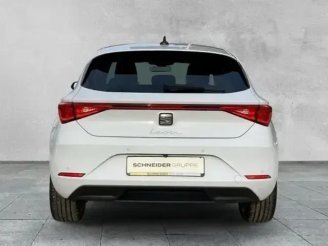 Używany Seat Leon Style 150 KM (110 kW) 2025 Biały Kombi