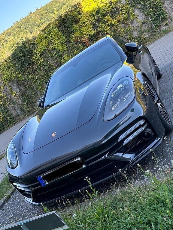 Grau Gebraucht 2021 Porsche Panamera Turbo S Sport Turismo Limousine | 99.000 € - Bild 1/4