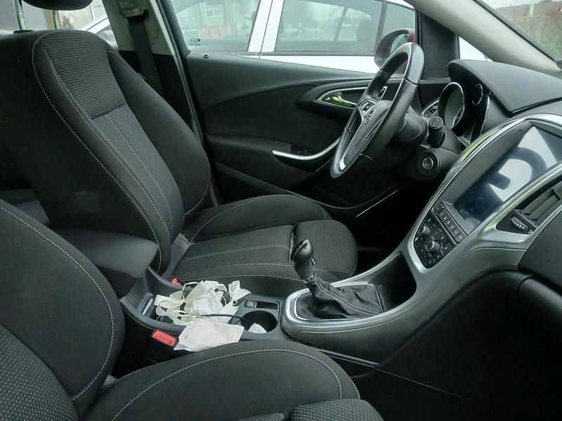 Second-hand Opel Astra 180 CP (132 kW) 2009 Roșu Coupe