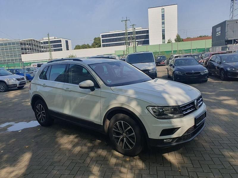 Weiß Gebraucht 2019 VW Tiguan Comfortline SUV | 19.590 € (Guter Preis) - Bild 1/4