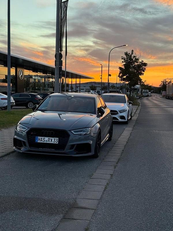 Grau Gebraucht 2017 Audi RS3 Ambiente Limousine | 41.999 € (Fairer Preis) - Bild 1/4