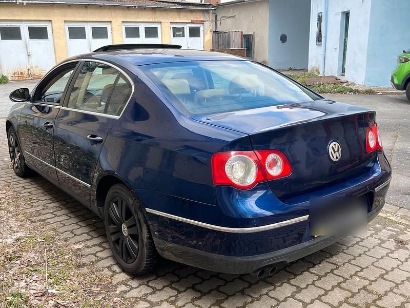 Gebraucht VW Passat Highline 150 PS (110 kW) 2005 Blau Limousine