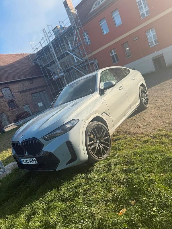 Grau Gebraucht 2024 BMW X6 M Sport SUV | 75.000 € (Superpreis) - Bild 1/4