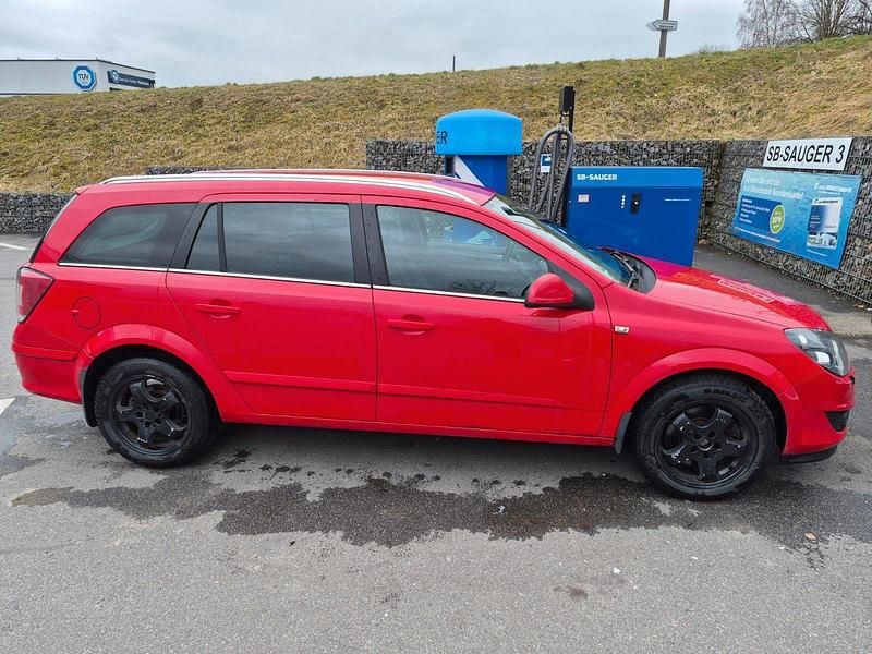 Gebraucht Opel Astra Edition 150 PS (110 kW) 2010 Rot Kombi