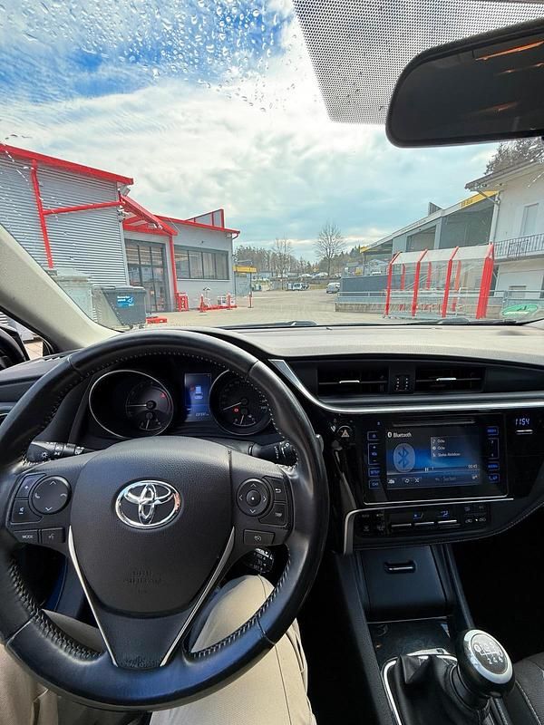 Gebraucht Toyota Auris 116 PS (85 kW) 2015 Blau Kombi