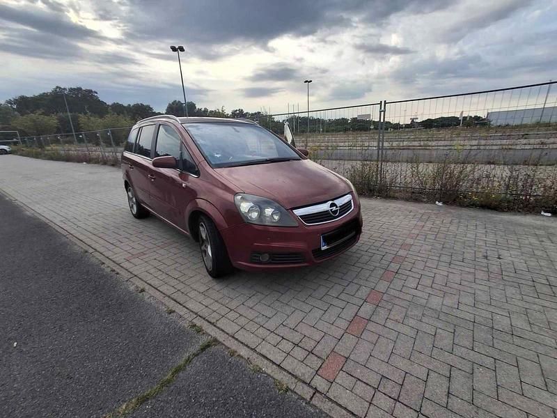 Rot Gebraucht 2007 Opel Zafira Van / Kleinbus | 1.500 € (Fairer Preis) - Bild 1/4