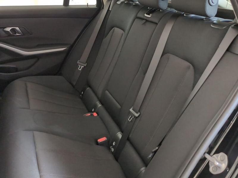 Gebraucht BMW 318 Sport Line 156 PS (114 kW) 2023 Schwarz Kombi