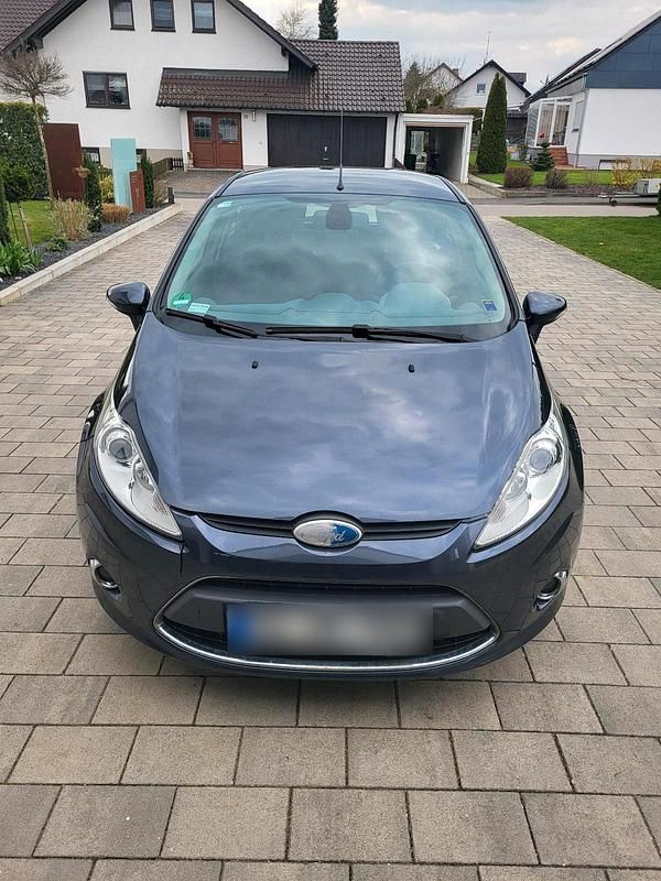 Gebraucht Ford Fiesta 92 PS (67 kW) 2010 Blau Kleinwagen