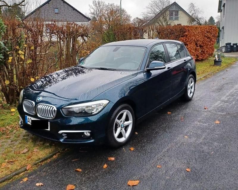 Blau Gebraucht 2015 BMW 116 Urban Line Kleinwagen | 7.500 € (Guter Preis) - Bild 1/4