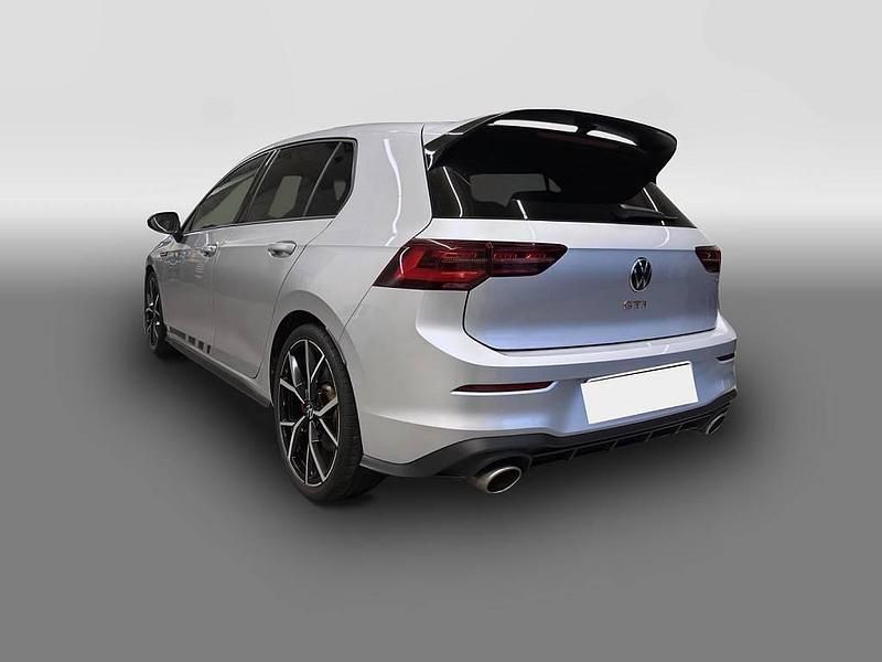 Usata VW Golf VIII 300 CV (220 kW) 2023 Argento Berlina