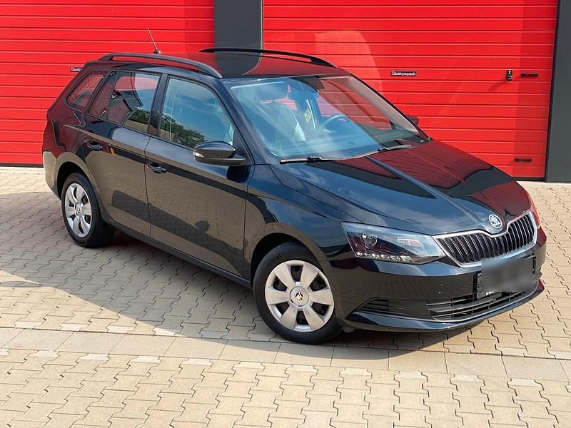 Schwarz Gebraucht 2015 Skoda Fabia Style Kombi | 7.499 € (Fairer Preis) - Bild 1/4