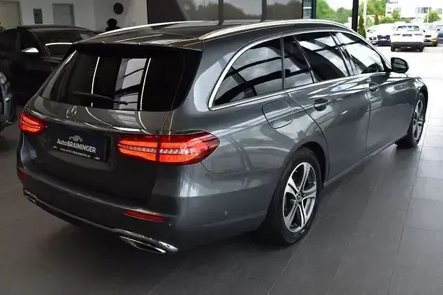 Gebraucht Mercedes E220 Avantgarde 194 PS (142 kW) 2020 Grau Limousine