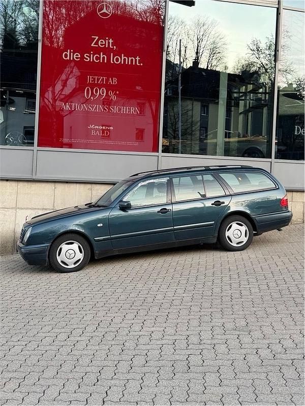 Gebraucht Mercedes E240 170 PS (125 kW) 1999 Grün Kombi