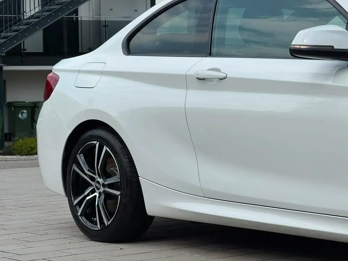 Gebraucht BMW 220 M Sport 190 PS (139 kW) 2015 Weiß Coupé