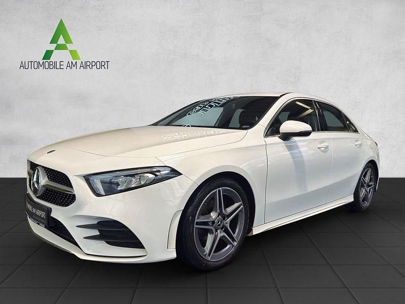 Weiß Gebraucht 2022 Mercedes A200 AMG line Limousine | 19.950 € (Guter Preis) - Bild 1/4