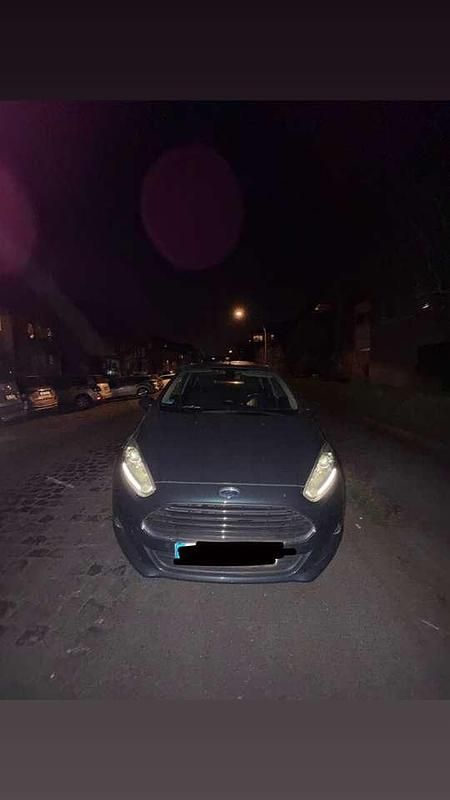 Gebraucht Ford Fiesta 101 PS (74 kW) 2014 Blau Kleinwagen