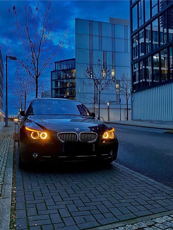 Schwarz Gebraucht 2007 BMW 540 Limousine | 8.499 € - Bild 1/4