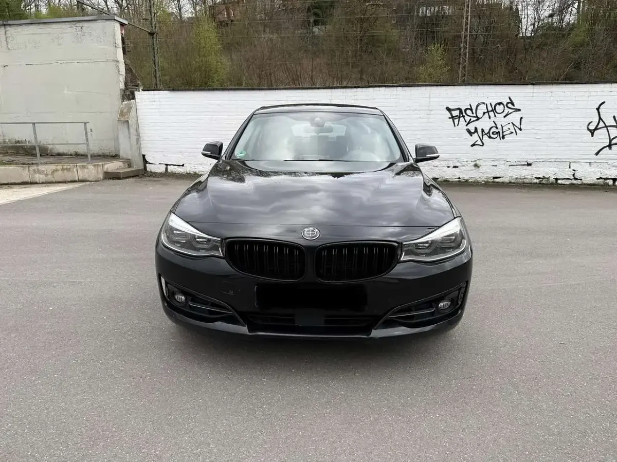 Gebraucht BMW 325 Sport Line 224 PS (164 kW) 2017 Schwarz Limousine