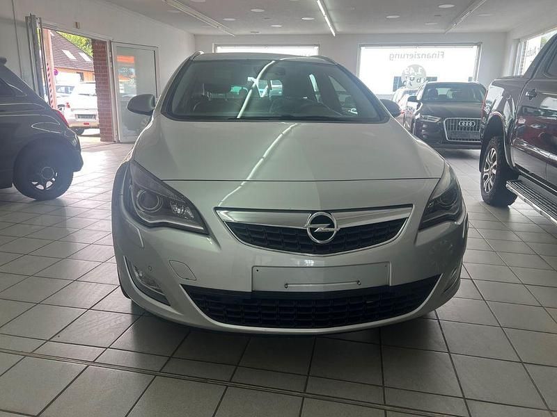 Silber Gebraucht 2012 Opel Astra Innovation Kombi | 7.490 € (Teuer) - Bild 1/4
