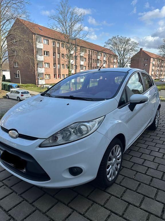 Gebraucht Ford Fiesta Trend 70 PS (51 kW) 2011 Weiß Kleinwagen