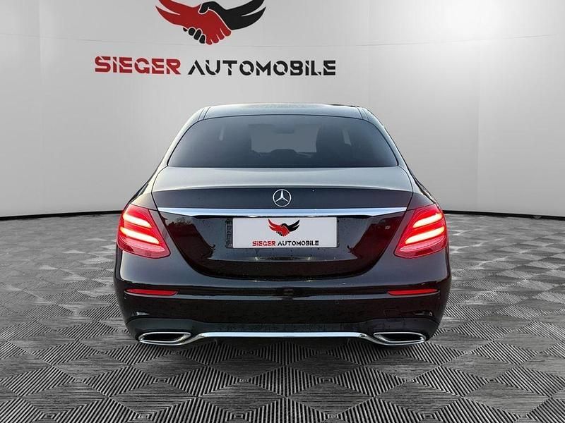 Gebraucht Mercedes E220 AMG line 260 PS (191 kW) 2016 Obsidianschwarz Limousine