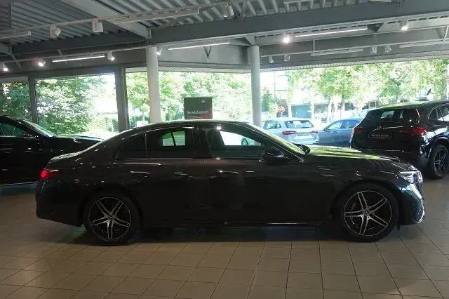 Gebraucht Mercedes E220 AMG line 197 PS (144 kW) 2025 Lack graphitgrau Limousine