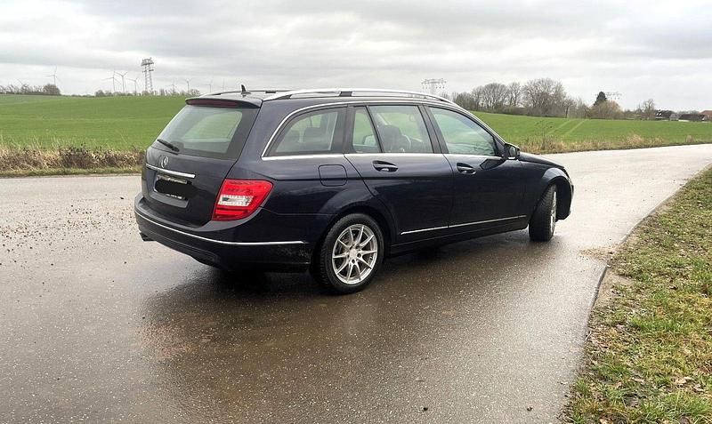 Gebraucht Mercedes C250 Elegance 204 PS (150 kW) 2013 Blau Kombi
