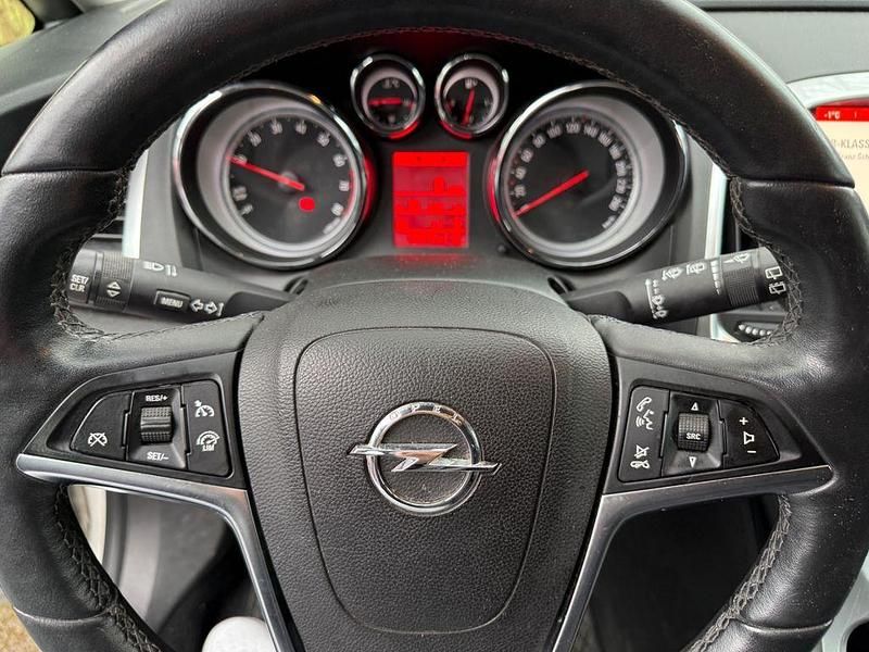 Gebraucht Opel Astra Style 120 PS (88 kW) 2014 Weiß Limousine