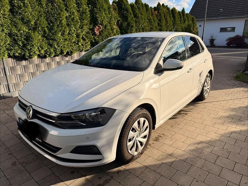 Weiß Gebraucht 2018 VW Polo Comfortline Kleinwagen | 10.750 € (Fairer Preis) - Bild 1/4