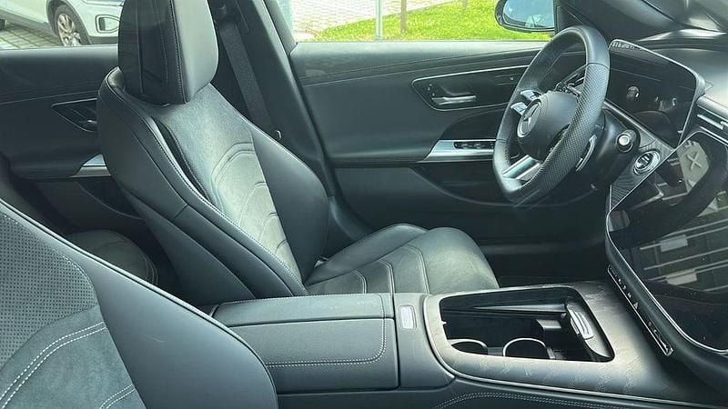 Gebraucht Mercedes E300 AMG 313 PS (230 kW) 2024 Braun Limousine