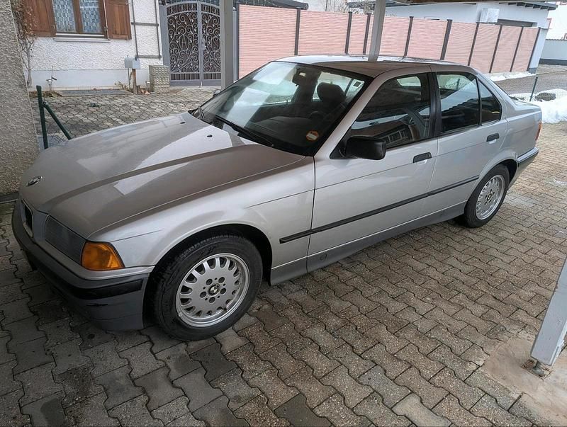 Gebraucht BMW 318 1992 Silber Limousine