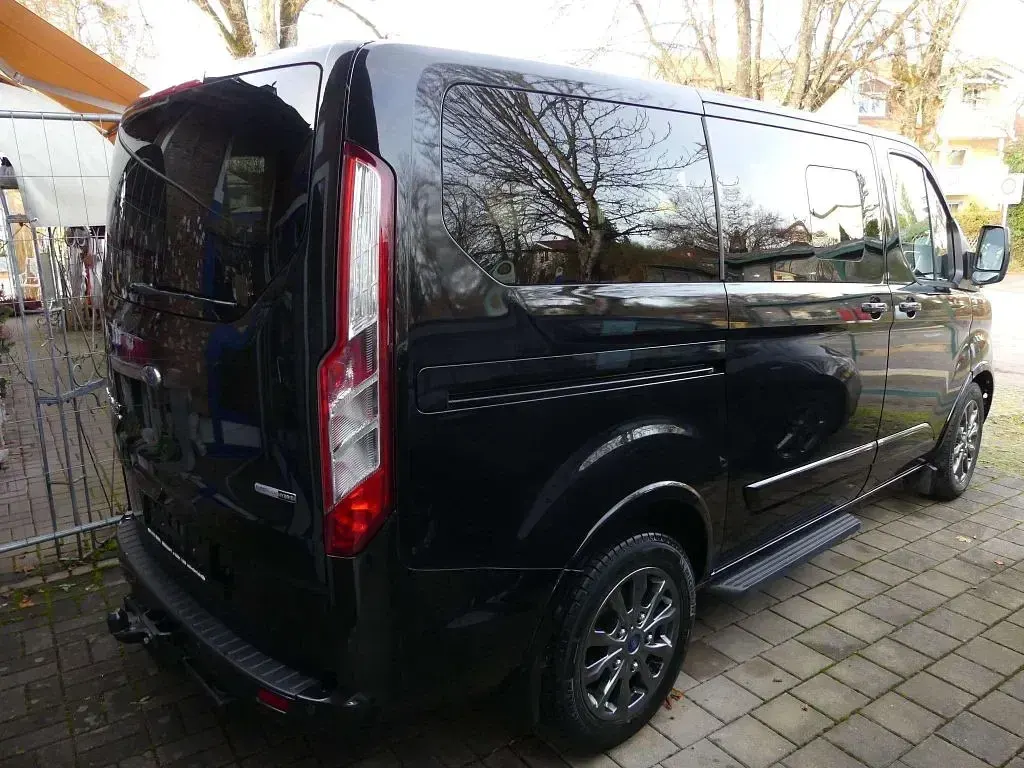 Gebraucht Ford Tourneo Titanium X 185 PS (136 kW) 2021 Obsidian black Van / Kleinbus