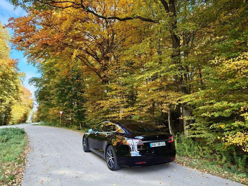 Käytetty Tesla Model S Plaid 386 kW (525 HP) 2016 Musta Viistoperä