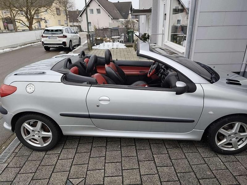 Gebraucht Peugeot 206 CC 109 PS (80 kW) 2002 Silber Cabrio