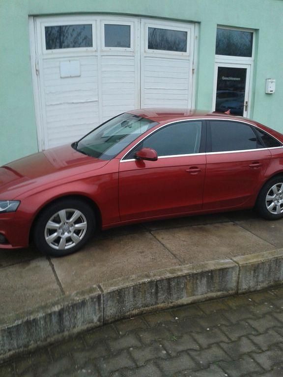 Gebraucht Audi A4 Ambiente 160 PS (117 kW) 2010 Rot Limousine