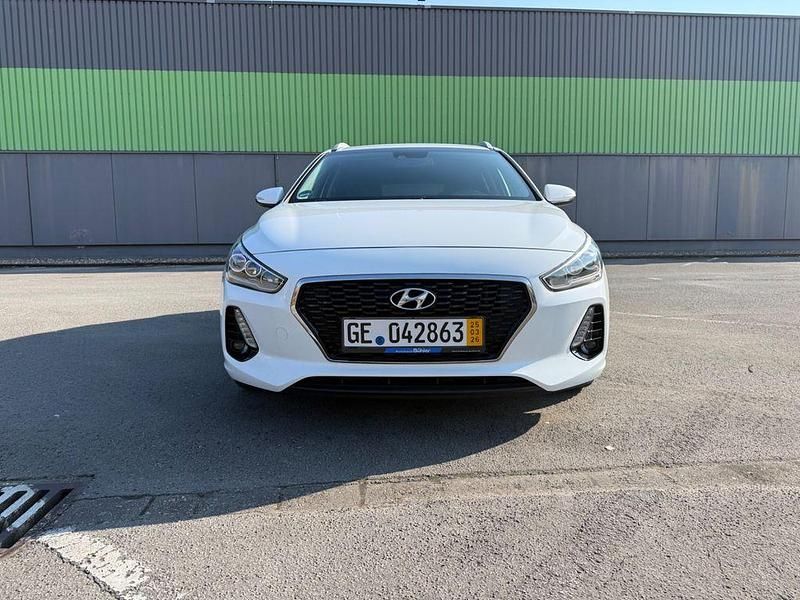 Gebraucht Hyundai i30 Trend 140 PS (102 kW) 2017 Weiß Kombi