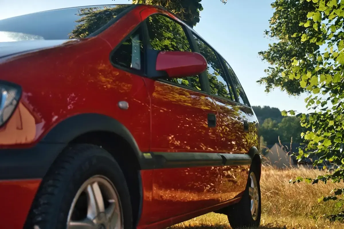 Gebraucht Opel Zafira Elegance 125 PS (91 kW) 2000 Rot Van / Kleinbus