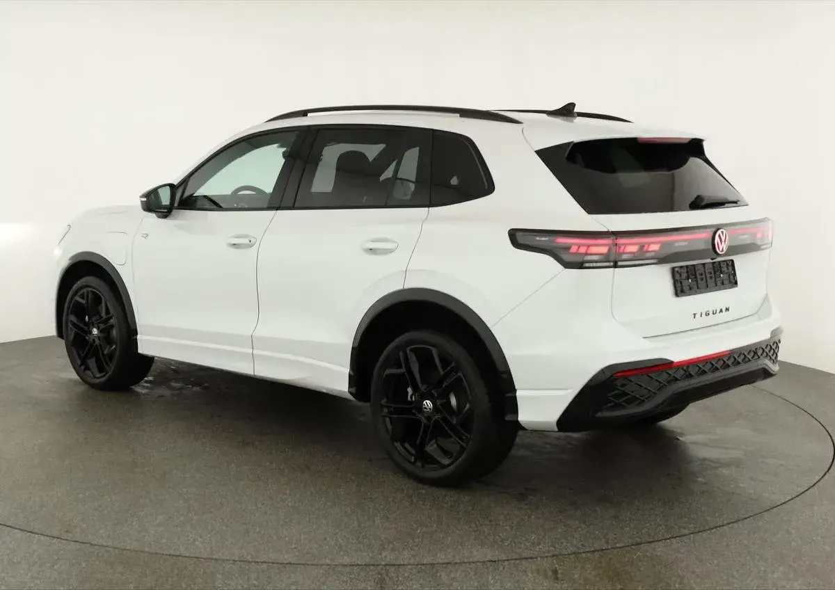 Neu VW Tiguan R-line 272 PS (200 kW) 2025 Oryxweiß perlmutteffekt SUV