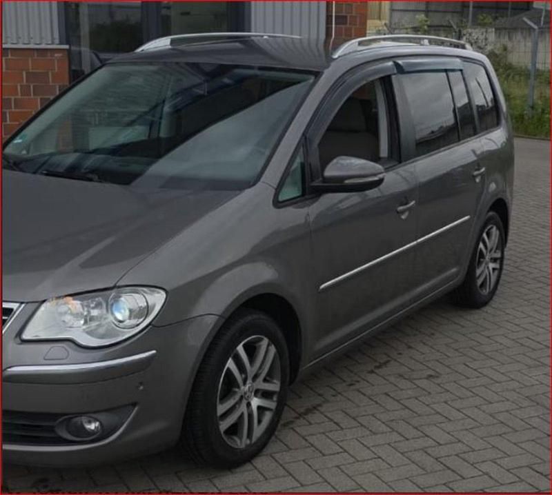 Grau Gebraucht 2010 VW Touran Van / Kleinbus | 2.300 € (Guter Preis) - Bild 1/4